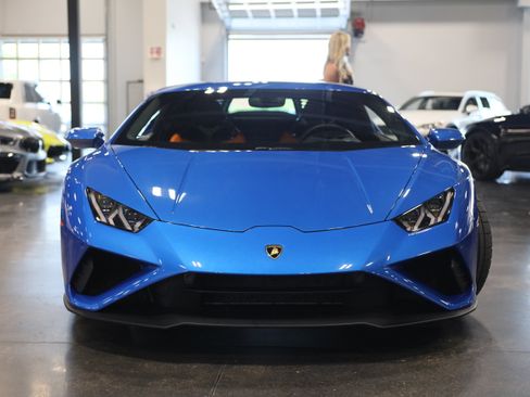 Used 2020 Lamborghini Huracan EVO RWD image 2