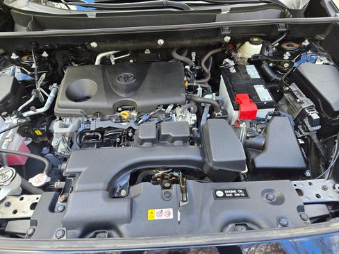 Used 2022 Toyota RAV4 XLE image 15