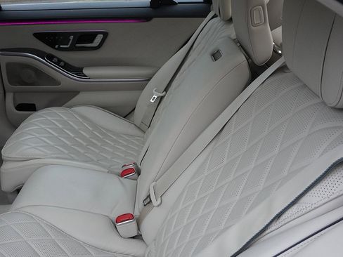 Used 2023 Mercedes-Benz S 580 4MATIC Sedan w/ 3D Technology Package image 45