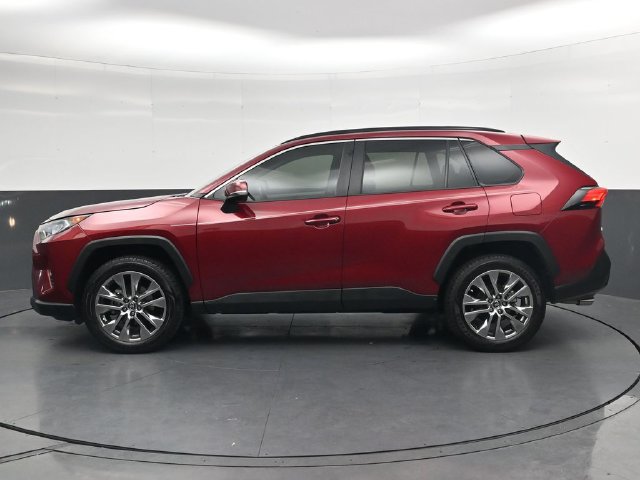 Used 2020 Toyota RAV4 XLE Premium FWD image 8