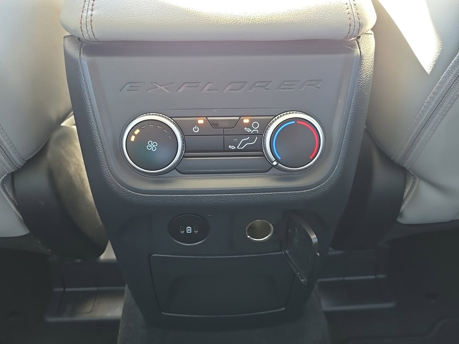 Used 2025 Ford Explorer Active w/ Active Comfort Package AWD/4WD image 38
