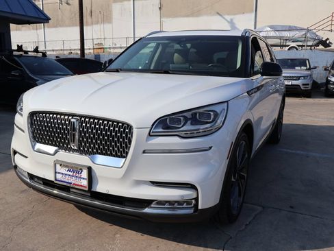 Used 2020 Lincoln Aviator Reserve w/ Equipment Group 202A AWD/4WD image 3