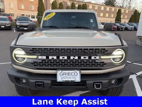 Used 2025 Ford Bronco Badlands image 3