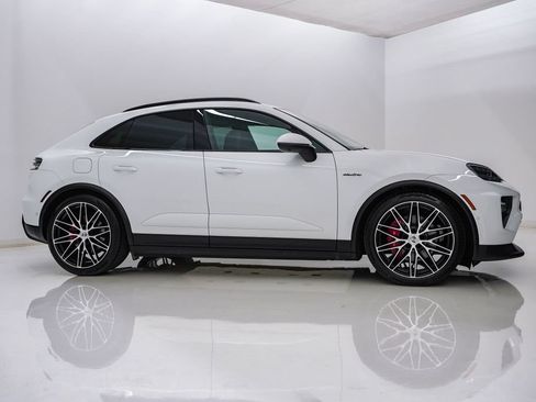 Used 2025 Porsche Macan 4S Electric AWD/4WD image 9