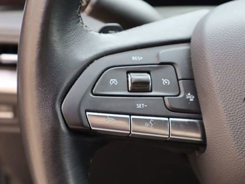 Used 2025 Cadillac XT4 Premium Luxury FWD image 11