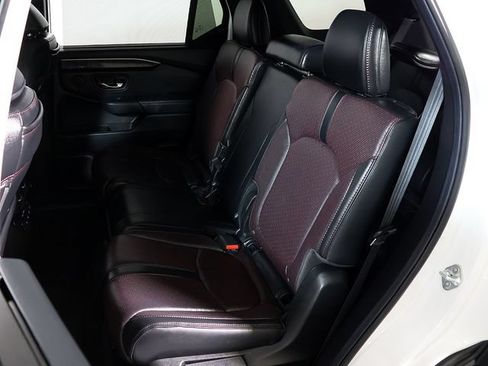 Used 2025 Honda Pilot Black Edition image 13