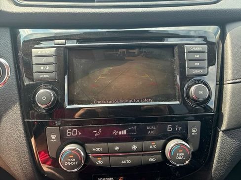 Used 2020 Nissan Rogue SV FWD image 26