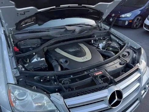 Used 2010 Mercedes-Benz GL 450 4MATIC image 4