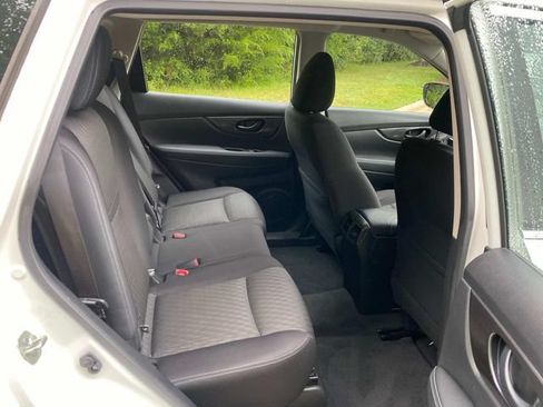Used 2020 Nissan Rogue S FWD image 32