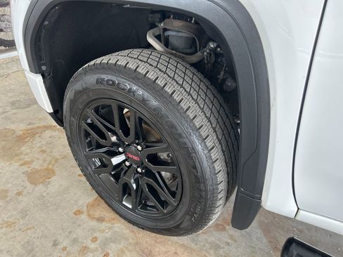 Used 2020 GMC Sierra 1500 Elevation w/ Elevation Value Package image 21