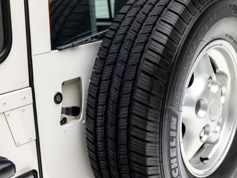 Used 1997 Land Rover Defender 90 image 24