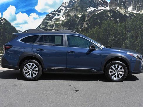 Used 2025 Subaru Outback Premium AWD/4WD image 2