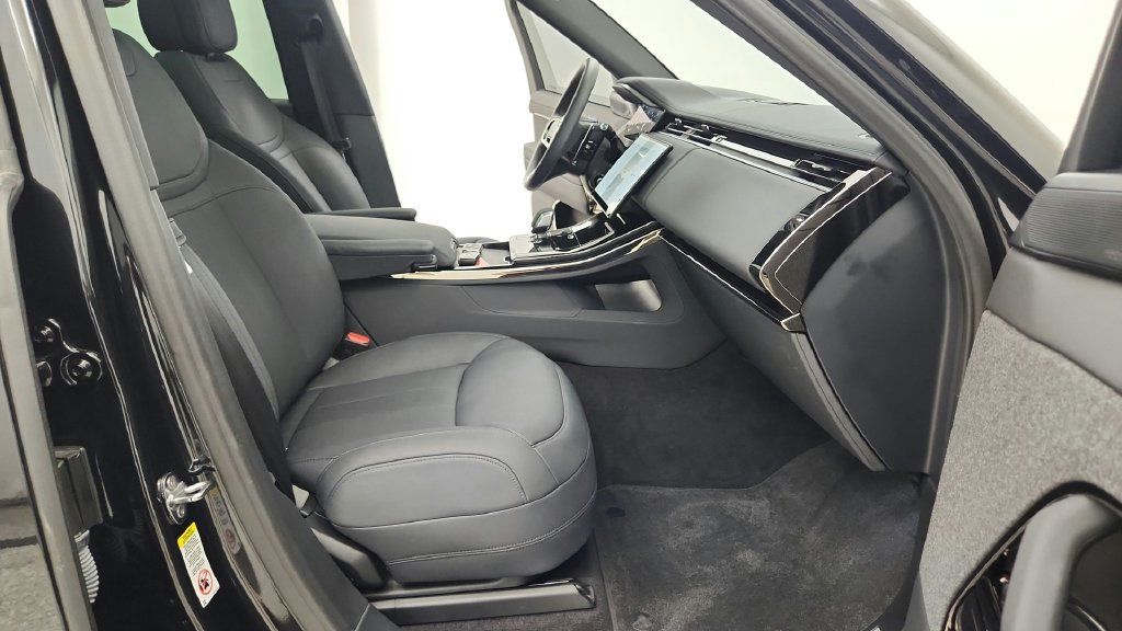 Used 2025 Land Rover Range Rover Sport Dynamic SE AWD/4WD image 43