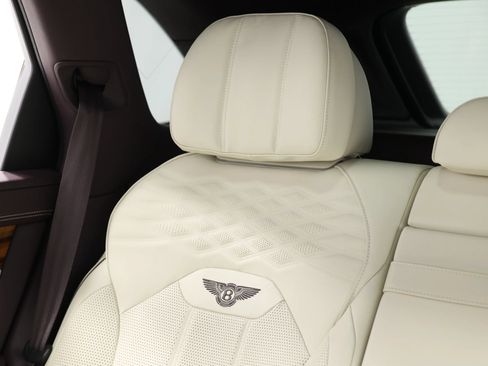 Used 2023 Bentley Bentayga Extended Wheelbase AWD/4WD image 67