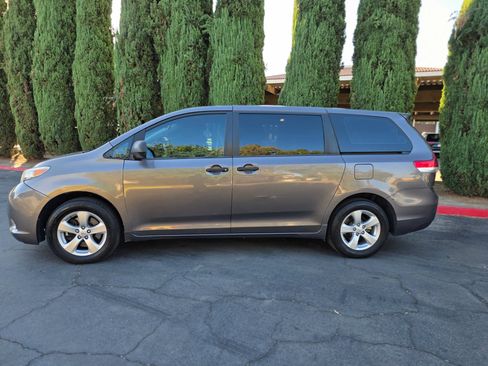 Used 2013 Toyota Sienna L w/ Towing Pkg FWD image 45