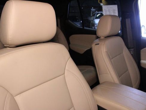 Used 2023 Chevrolet Traverse LT image 11