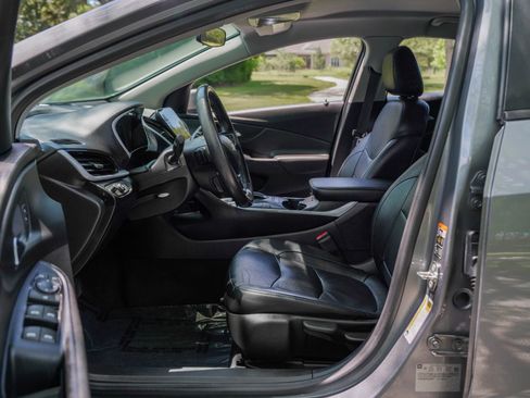 Used 2018 Chevrolet Volt LT w/ LT Driver Confidence Package FWD image 11