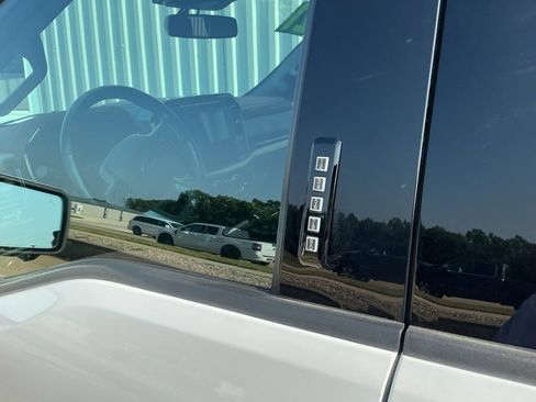 Used 2021 Ford F150 Lariat w/ Equipment Group 502A High AWD/4WD image 7
