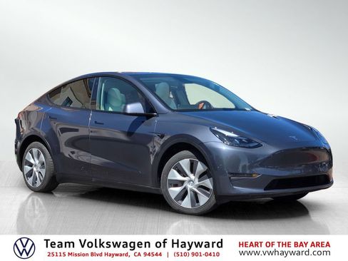 Used 2023 Tesla Model Y Long Range image 1
