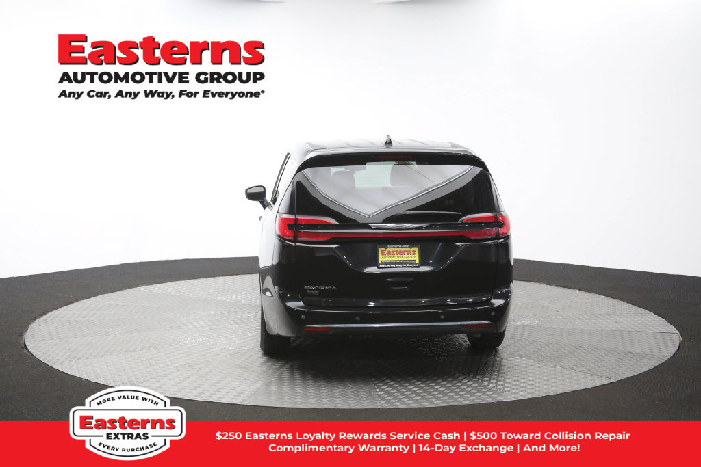 Used 2023 Chrysler Pacifica Touring-L FWD image 40