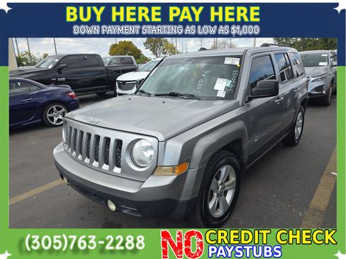 Used 2016 Jeep Patriot Latitude FWD image 2