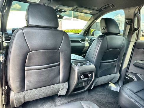 Used 2026 GMC Acadia Elevation w/ Elevation Premium Package FWD image 18