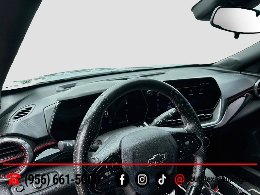 Used 2025 Chevrolet Trax RS w/ Sunroof Package FWD image 12