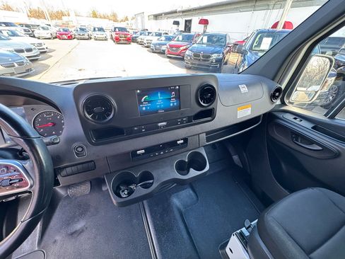Used 2022 Mercedes-Benz Sprinter 1500 image 24