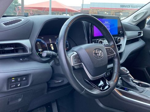 Used 2023 Toyota Highlander Platinum AWD/4WD image 9
