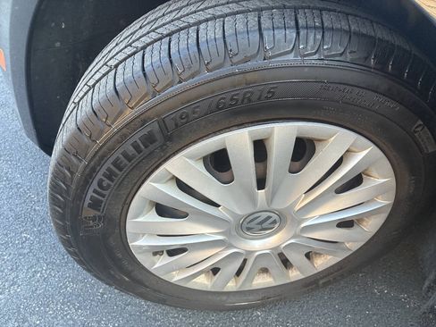 Used 2013 Volkswagen Golf 4-Door FWD image 17
