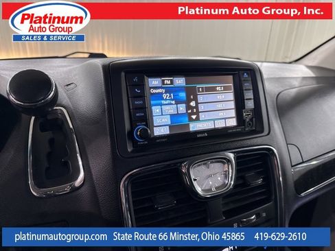 Used 2013 Chrysler Town & Country Touring image 19