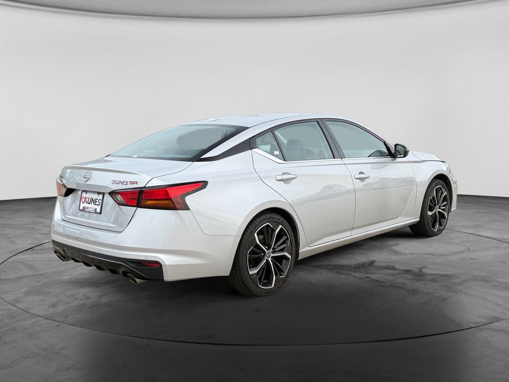 Used 2024 Nissan Altima 2.5 SR FWD image 8