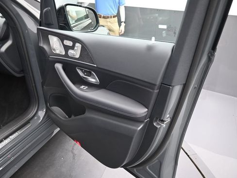 Used 2026 Mercedes-Benz GLS 450 4MATIC image 31