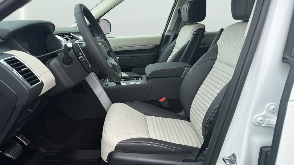 New 2026 Land Rover Discovery Dynamic SE AWD/4WD image 17