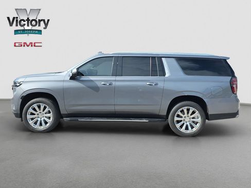 Used 2021 Chevrolet Suburban Premier w/ Premium Package AWD/4WD image 6