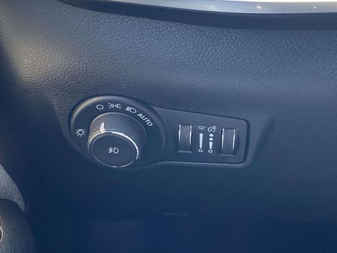 Used 2024 Jeep Compass Latitude image 29