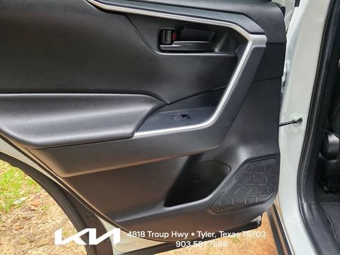Used 2020 Toyota RAV4 LE AWD/4WD image 14