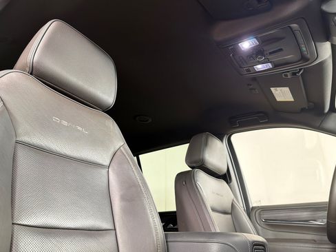 Used 2023 GMC Yukon Denali RWD image 16