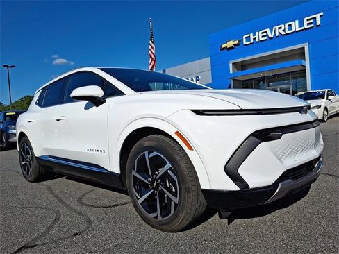 Used 2024 Chevrolet Equinox EV LT image 2