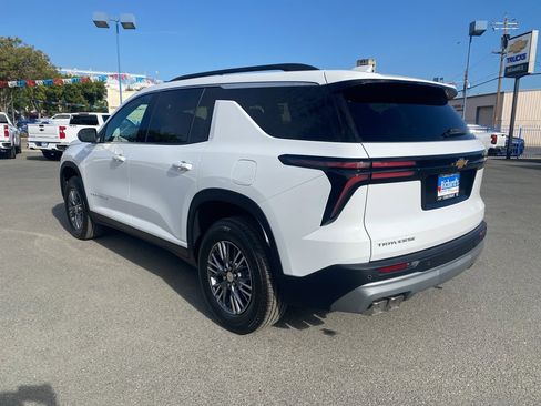Used 2026 Chevrolet Traverse LT image 11