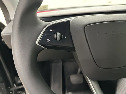 Used 2026 Tesla Model Y 2WD image 19