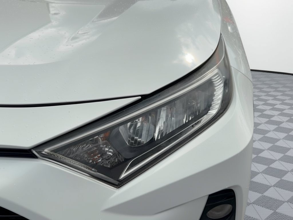 Used 2019 Toyota RAV4 XLE Premium FWD image 12
