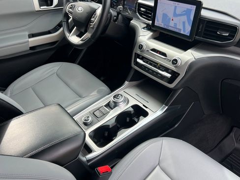 Used 2021 Ford Explorer XLT w/ Equipment Group 202A image 17