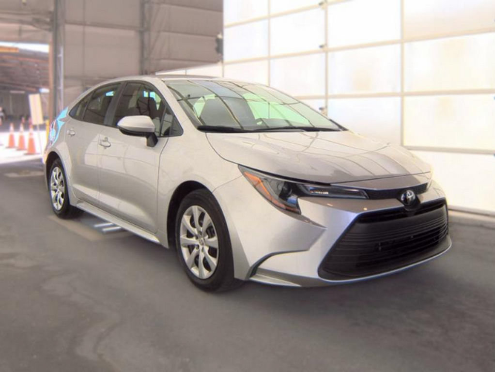 Used 2024 Toyota Corolla LE FWD image 4