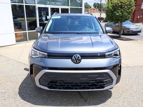 Used 2025 Volkswagen Taos SE w/ Panoramic Sunroof Package AWD/4WD image 8