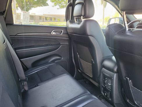 Used 2021 Jeep Grand Cherokee Laredo X RWD image 7