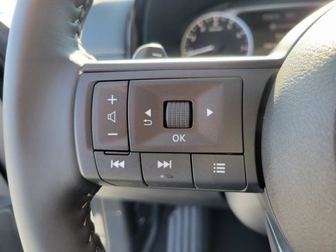 New 2025 Nissan Pathfinder SV w/ Black Appearance Package image 18