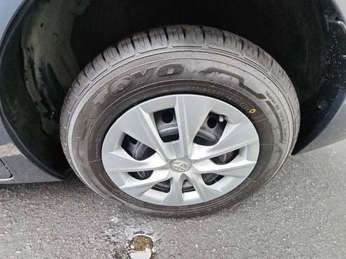 Used 2014 Toyota Corolla LE image 10