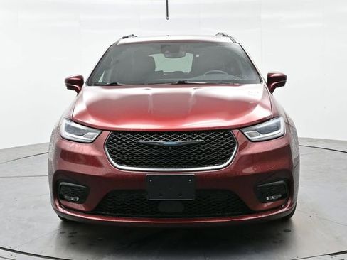 Used 2021 Chrysler Pacifica Limited w/ Uconnect Theater Family Group image 2