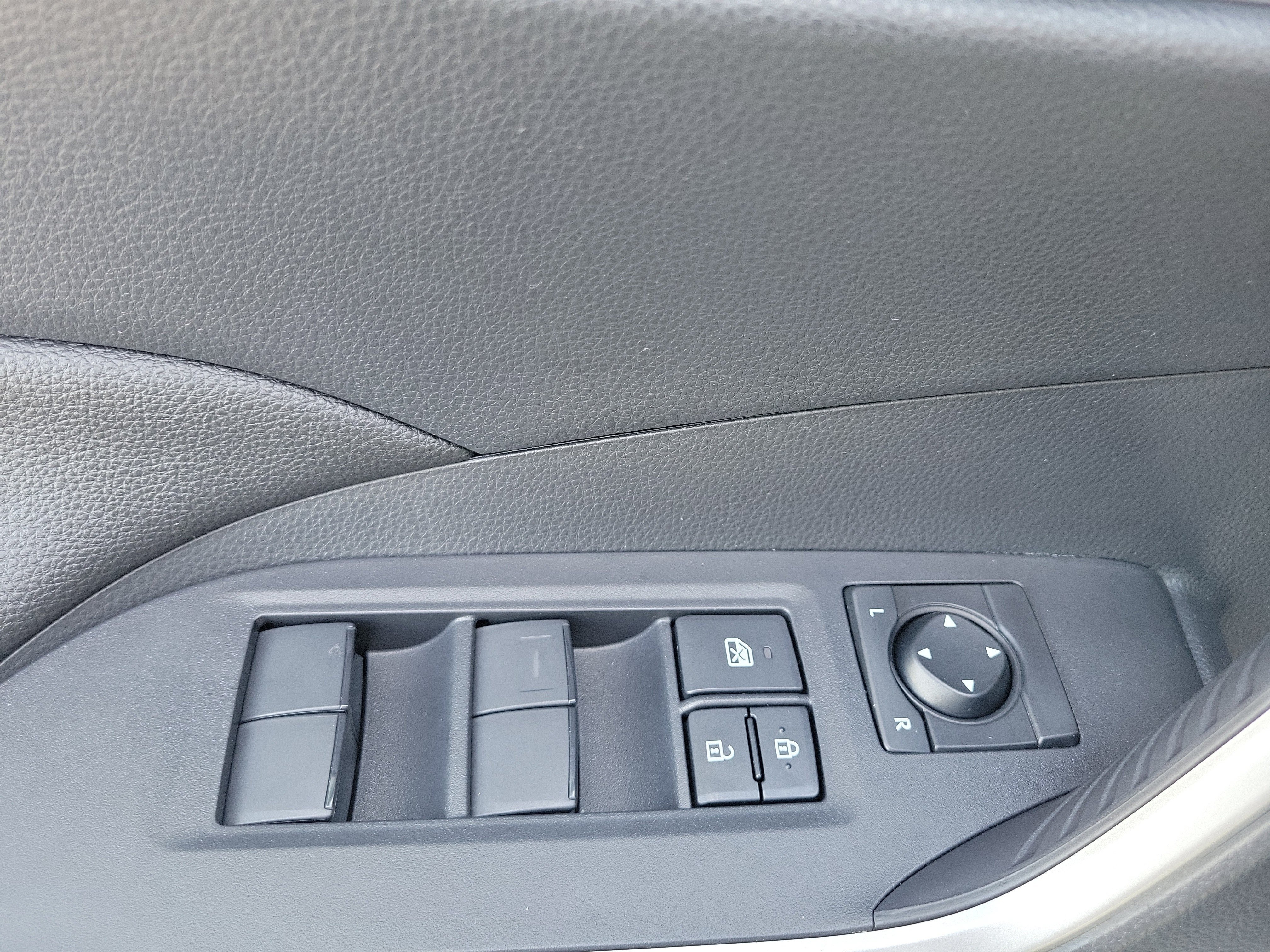 Used 2025 Toyota RAV4 LE AWD/4WD image 22